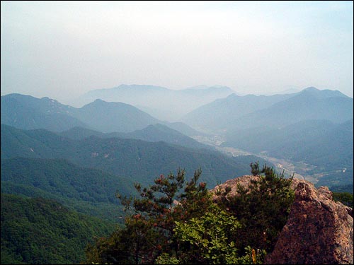 형제봉에서 본 능선 